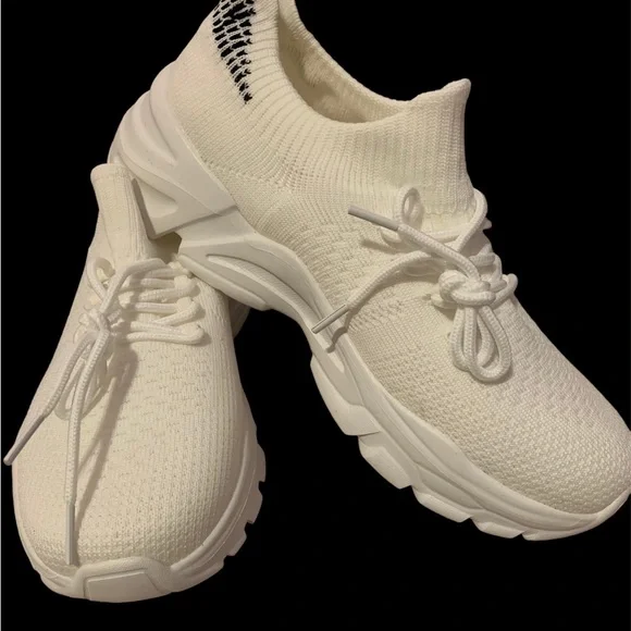 Lace up Front Breathable Mesh White Running Sneakers 👟 - Picture 1 of 3